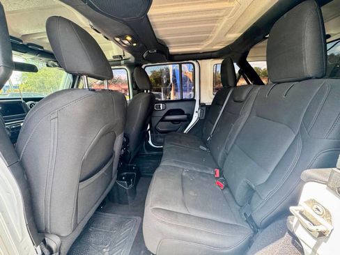 Used 2019 Jeep Wrangler Unlimited Sahara AWD/4WD image 16