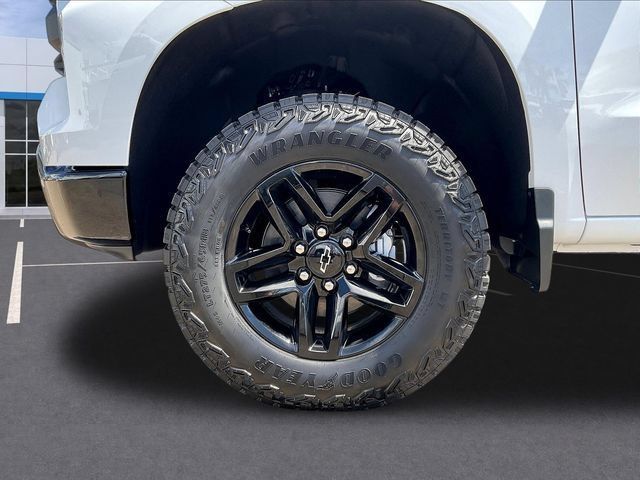 Used 2026 Chevrolet Silverado 1500 Custom Trail Boss w/ Turbomax Blackout Package AWD/4WD image 15
