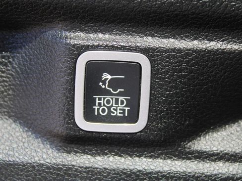 Used 2021 Jeep Grand Cherokee L Limited RWD image 11