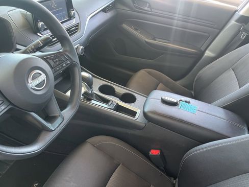 Used 2024 Nissan Altima 2.5 S FWD image 10