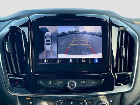 Used 2022 Chevrolet Traverse Premier FWD image 14