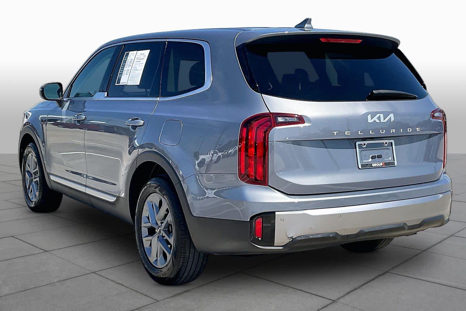 Used 2025 Kia Telluride LX FWD image 11