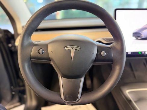Used 2023 Tesla Model Y Long Range AWD/4WD image 17