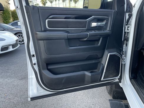 Used 2020 RAM 2500 Laramie w/ Night Edition image 35