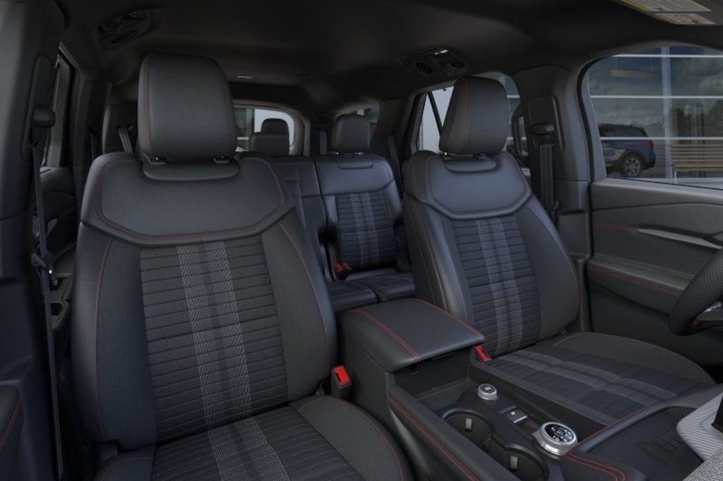 Used 2025 Ford Explorer ST-Line w/ Premium Package RWD image 38