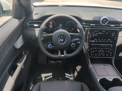 New 2025 Maserati Grecale GT image 15