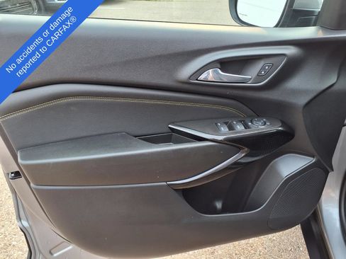 Used 2024 Chevrolet Trax LT w/ Sunroof Package FWD image 16