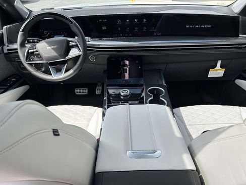New 2026 Cadillac Escalade ESV V AWD/4WD image 16