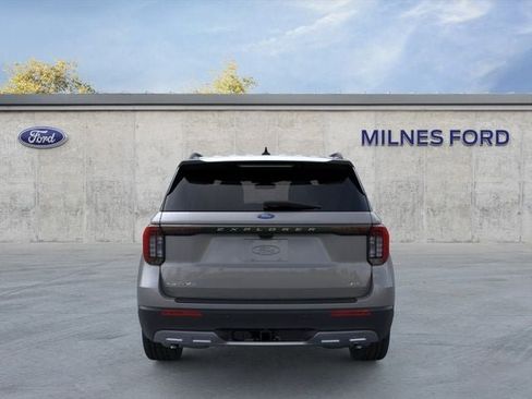 Used 2026 Ford Explorer Active w/ Active Comfort Package AWD/4WD image 5