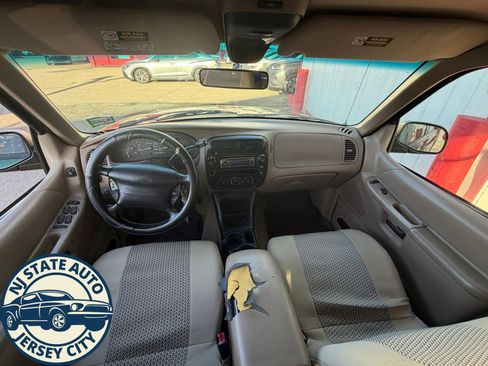Used 2001 Ford Explorer XLT image 3