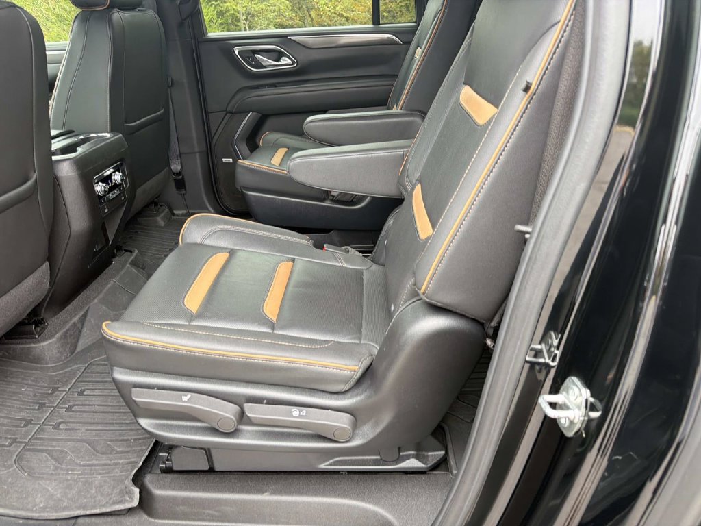 Used 2024 GMC Yukon XL AT4 w/ AT4 Premium Plus Package AWD/4WD image 15