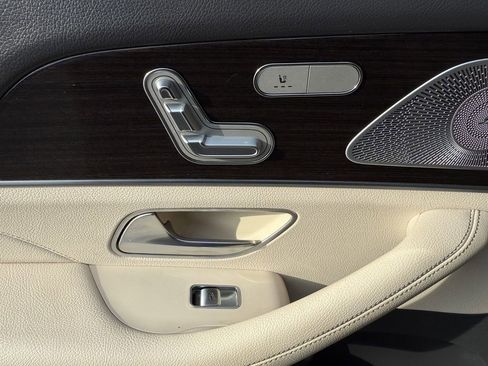 Used 2020 Mercedes-Benz GLS 450 4MATIC image 27