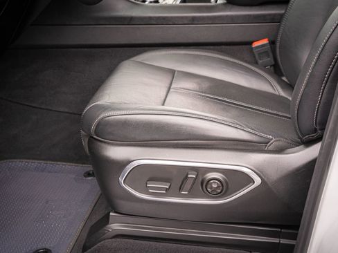 Used 2023 Jeep Wagoneer Series III w/ Preferred Equipment Group image 12