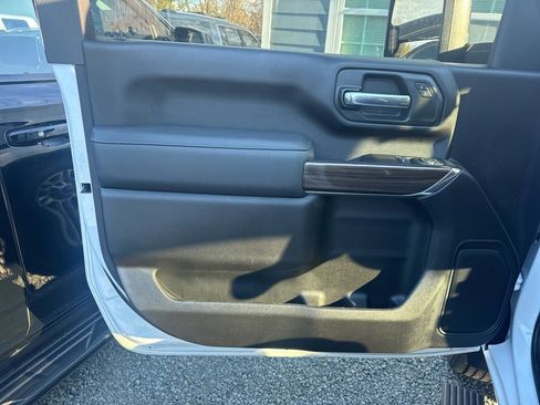 Used 2024 Chevrolet Silverado 2500 LT image 11