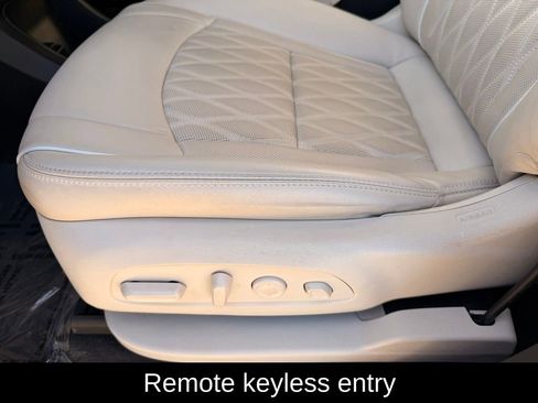 Used 2023 Buick Enclave Avenir image 14