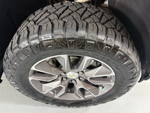 Used 2019 Chevrolet Silverado 1500 LTZ image 12