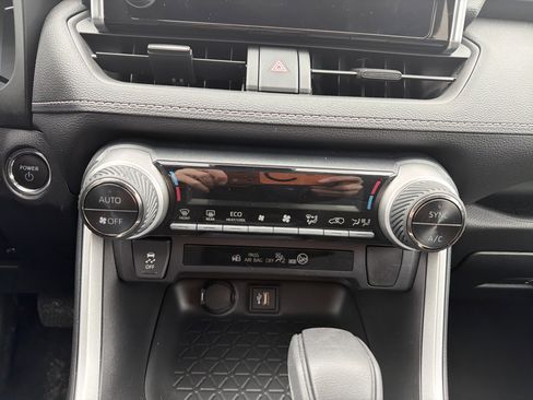 Used 2023 Toyota RAV4 AWD Hybrid image 21