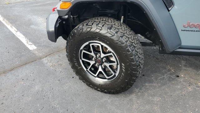 Used 2026 Jeep Wrangler Unlimited Rubicon AWD/4WD image 4