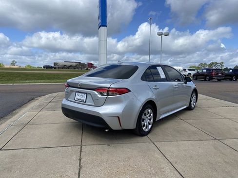 Used 2025 Toyota Corolla LE image 10