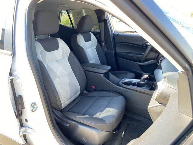 Used 2025 Chevrolet Trax LS w/ LS Convenience Package FWD image 20