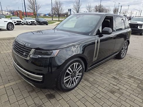 Used 2024 Land Rover Range Rover SE image 1