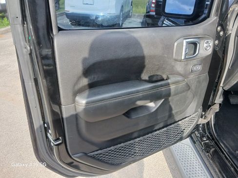 Used 2020 Jeep Gladiator Overland AWD/4WD image 11