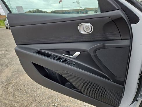 New 2025 Hyundai Elantra Blue image 22