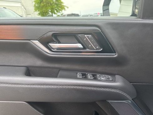 Used 2025 GMC Yukon XL Denali AWD/4WD image 11