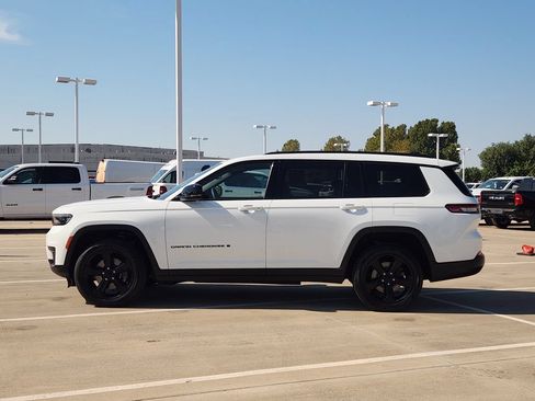 Used 2023 Jeep Grand Cherokee L Laredo AWD/4WD image 8