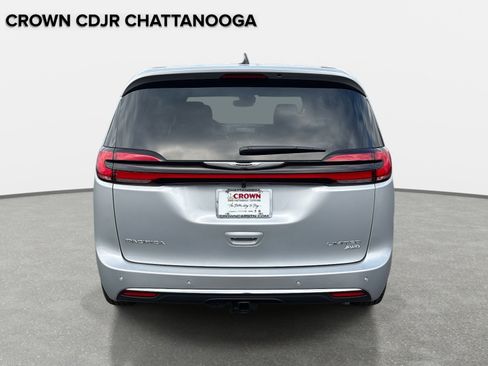 New 2026 Chrysler Pacifica Limited w/ Trailer Tow Group AWD/4WD image 5