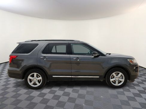 Used 2019 Ford Explorer XLT w/ Equipment Group 201A FWD image 5
