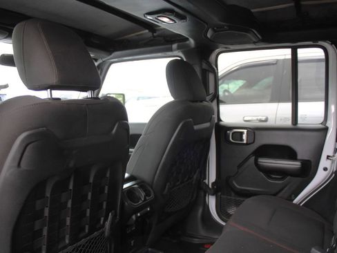 Used 2018 Jeep Wrangler Unlimited Rubicon AWD/4WD image 16