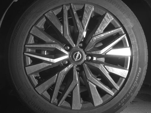 Used 2025 Nissan Altima 2.5 SV FWD image 12