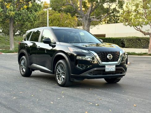Used 2021 Nissan Rogue S FWD image 2