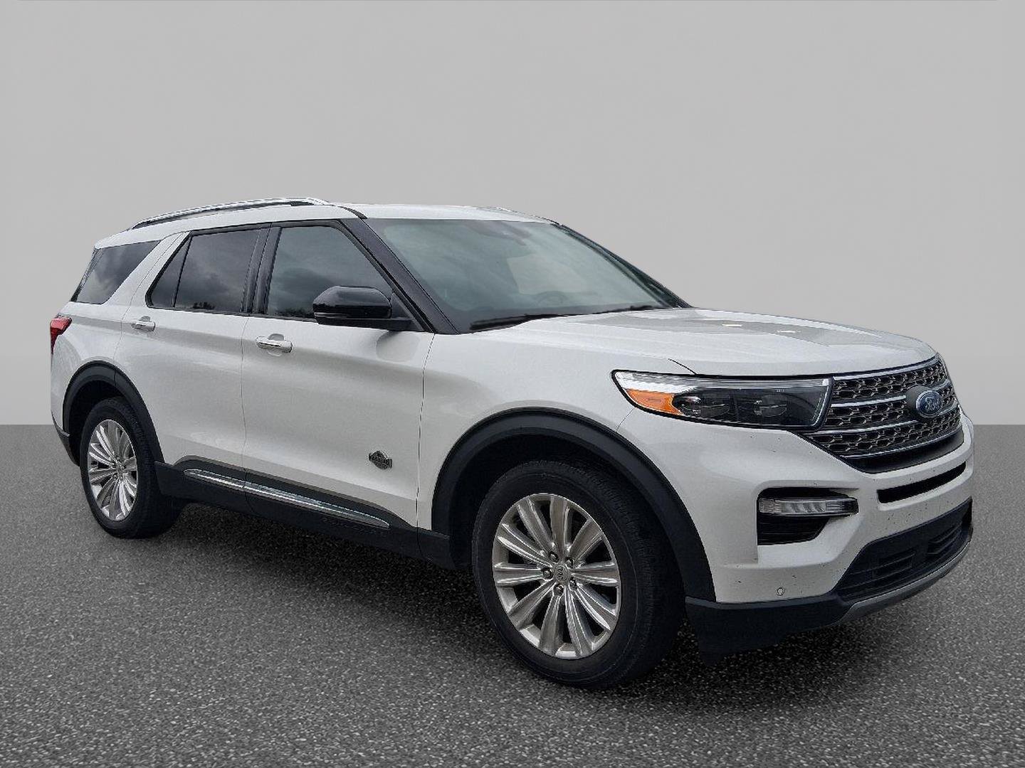Used 2024 Ford Explorer King Ranch w/ Technology Package RWD image 3