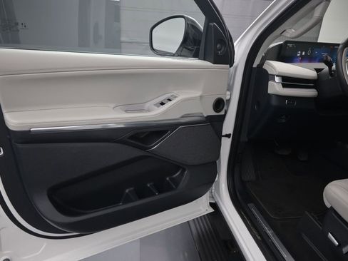 Used 2025 Lincoln Navigator Reserve AWD/4WD image 16