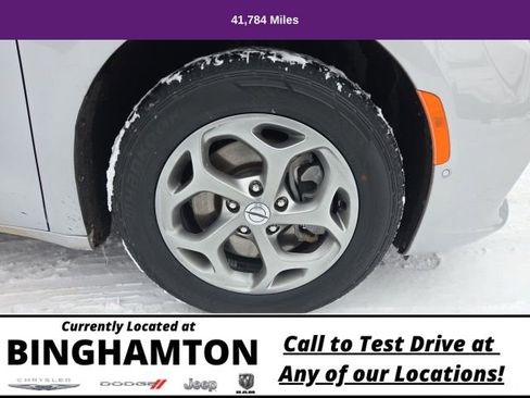 Used 2022 Chrysler Pacifica Limited image 22