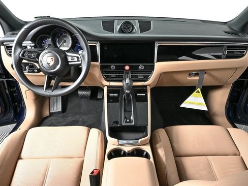 Certified 2026 Porsche Macan AWD/4WD image 19