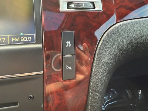 Used 2011 Cadillac Escalade Premium RWD image 36
