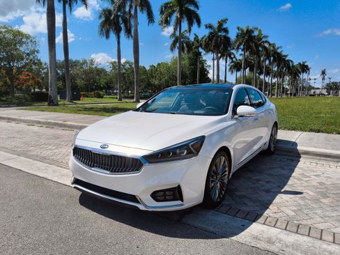Used 2019 Kia Cadenza Limited FWD image 2