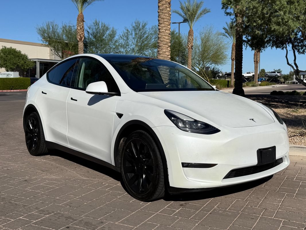 Used 2022 Tesla Model Y Long Range AWD/4WD image 1
