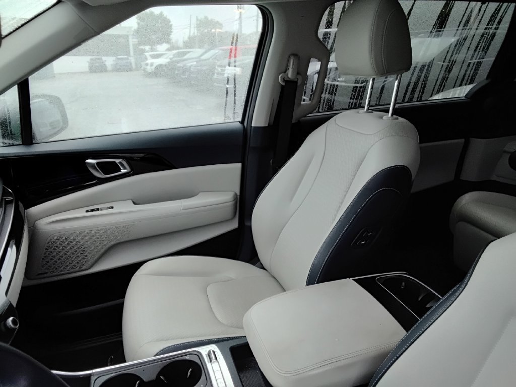 Used 2025 Kia Carnival SX Prestige FWD image 8