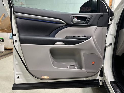 Used 2019 Toyota Highlander Limited image 30