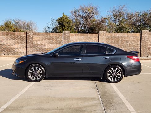 Used 2017 Nissan Altima 2.5 SL w/ 2.5 Technology Package image 5