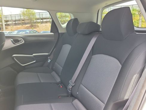 Used 2025 Kia Soul LX w/ LX Technology Package FWD image 10