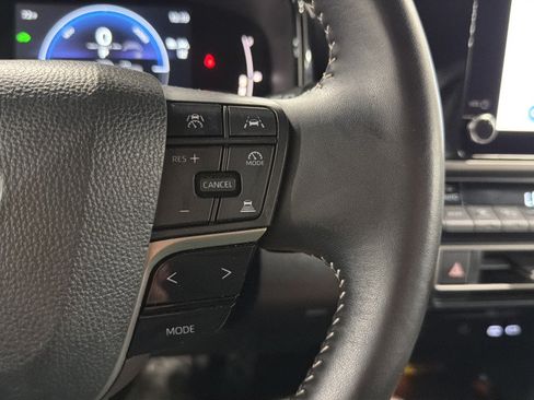 Used 2025 Toyota Camry SE FWD image 22