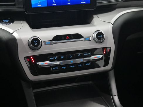 Certified 2023 Ford Explorer XLT image 24