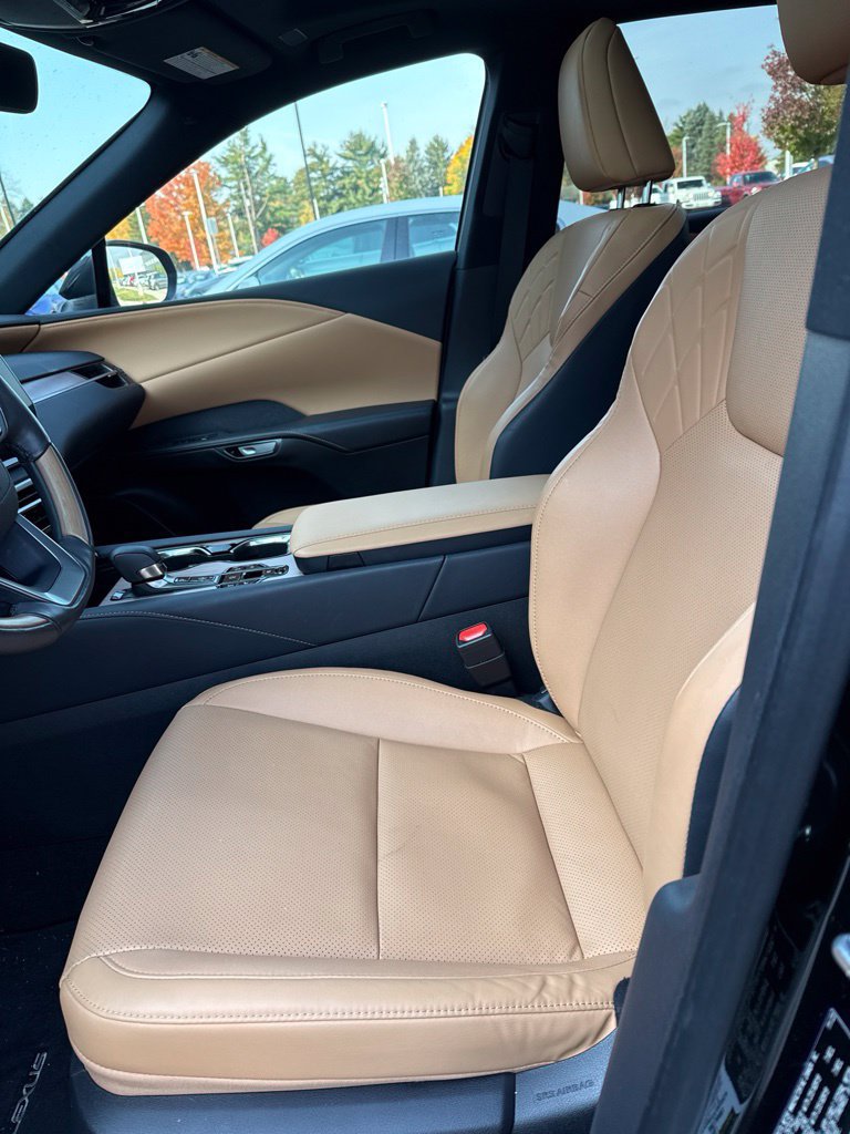 Used 2024 Lexus RX 350 Premium w/ Convenience Package AWD/4WD image 4