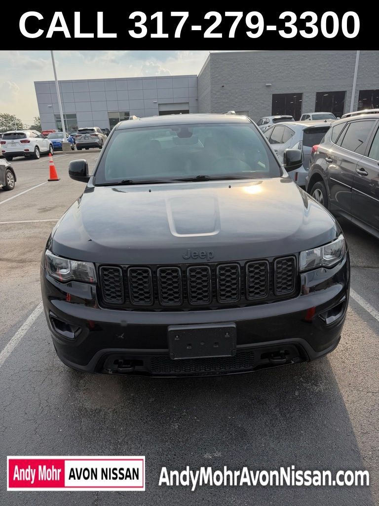 Used 2019 Jeep Grand Cherokee Laredo AWD/4WD image 2