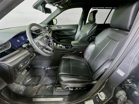 Used 2022 Jeep Grand Cherokee Overland w/ Adv Protech Group III image 15